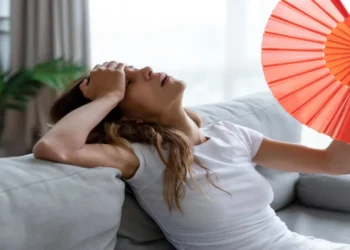 Jyada Garmi Lagne Ka Karan | कुछ लोगों को क्यों लगती है बहुत ज्यादा गर्मी? एक्सपर्ट से जानें इसका कारण और बचाव के उपाय