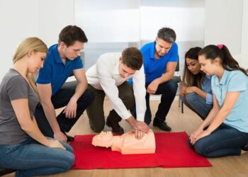 Factors to Consider When Choosing the Best First Aid Training Courses 8 Factors to Consider When Choosing the Best First Aid Training Courses